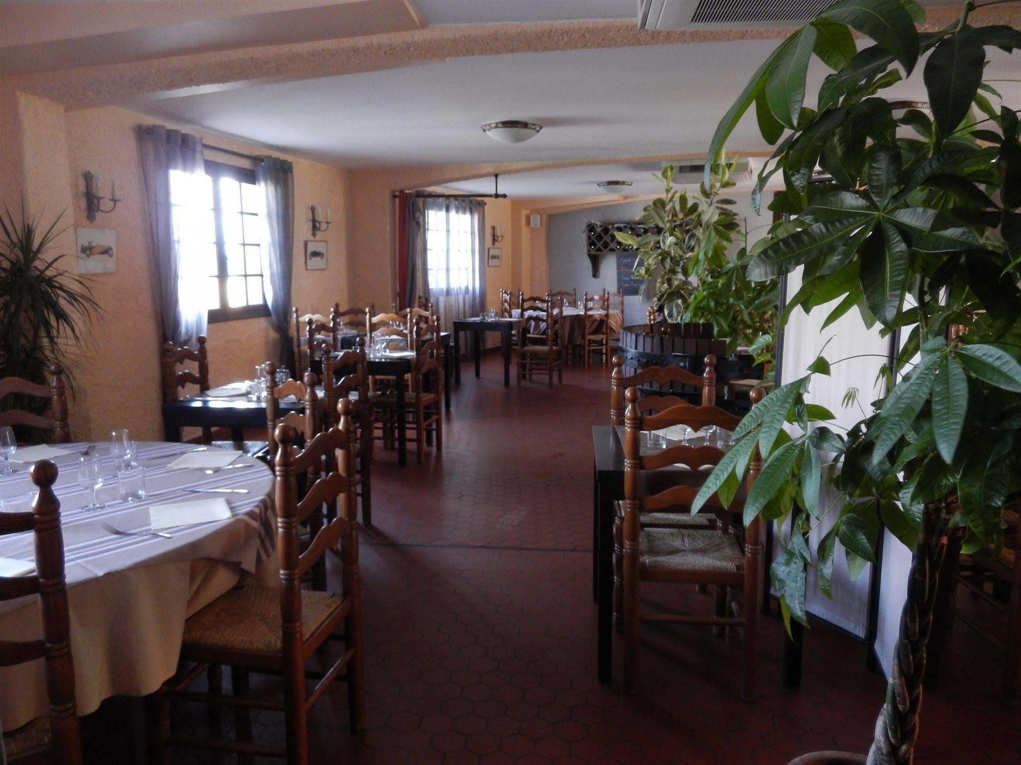 Logis Hotel Restaurant Le Top Du Roulier Capendu المظهر الخارجي الصورة
